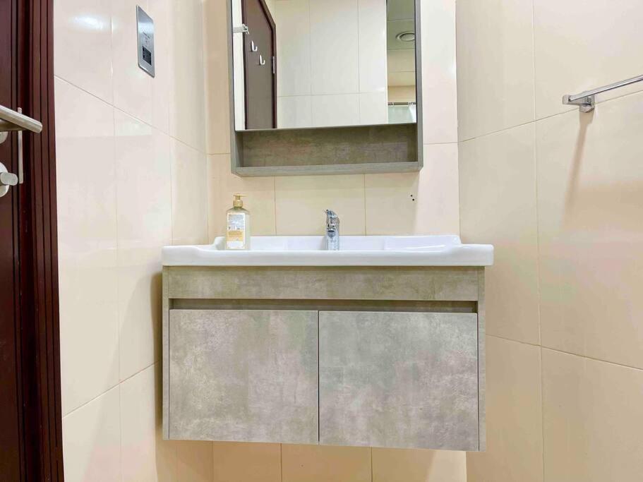 Apartment Cozy Upgraded Residential Flat With Sea, Mangrove, Pool View - 1203 Not Abu Dhabi