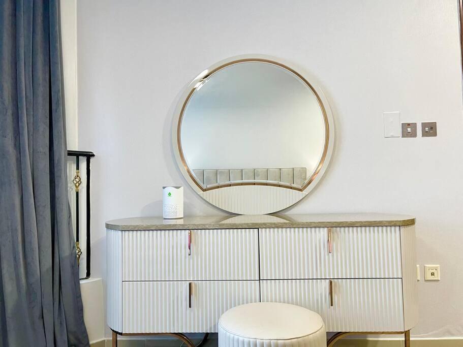 Cozy Upgraded Residential Flat With Sea, Mangrove, Pool View - 1203 Not * Abu Dhabi