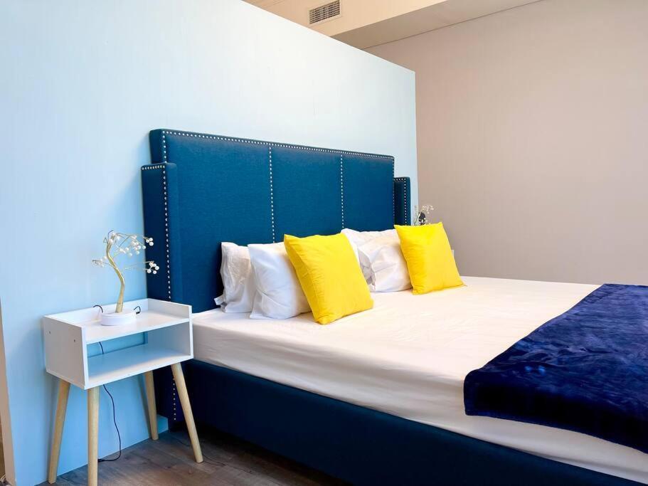 Cozy Upgraded Residential Flat With Sea, Mangrove, Pool View - 1203 Not * Abu Dhabi